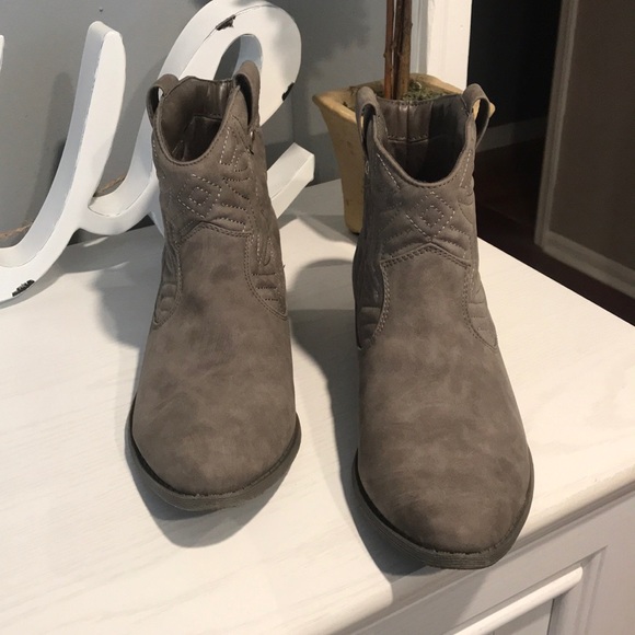 Booties - Picture 3 of 4